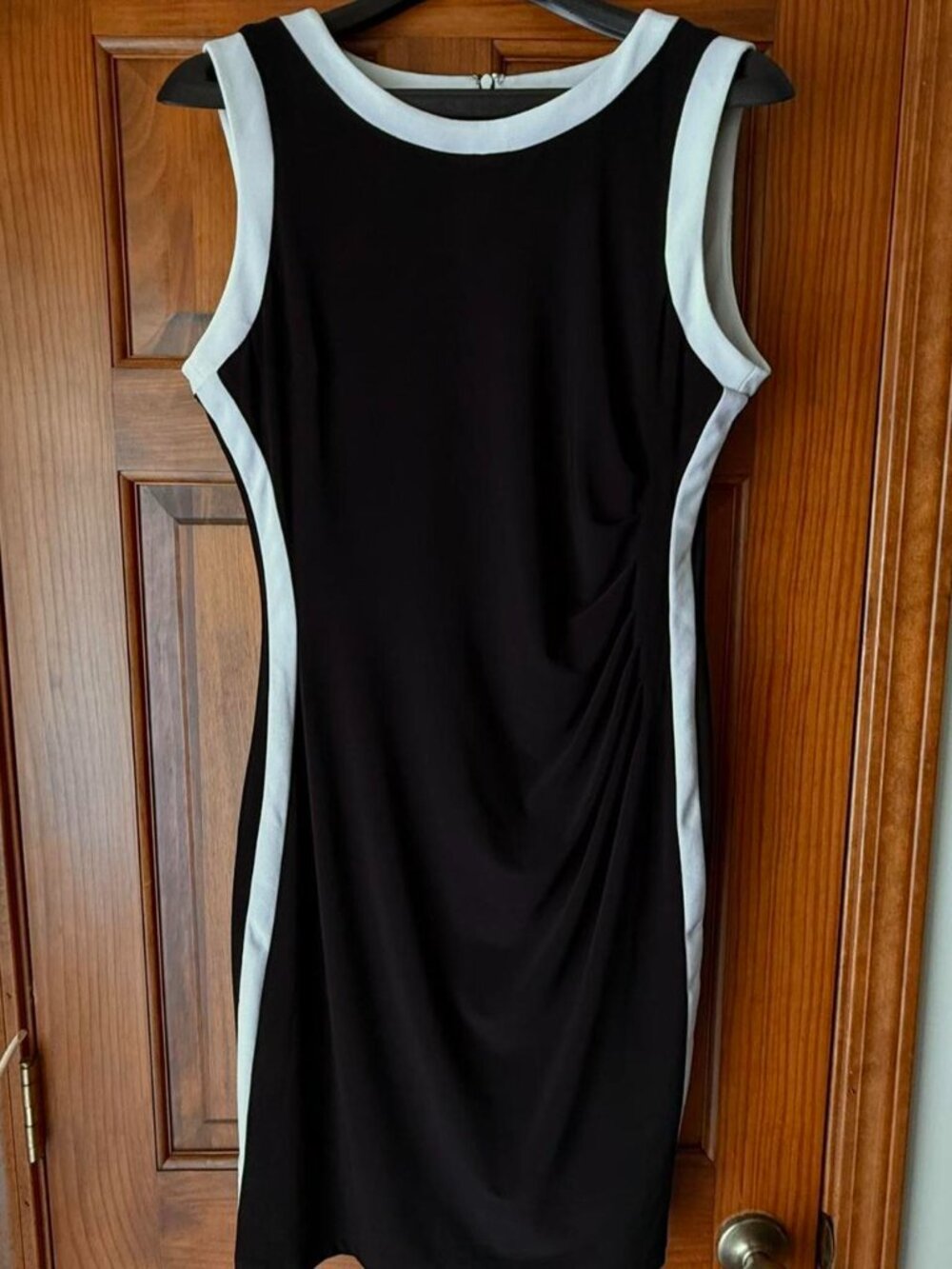 Chaps black and white dress with ruched detail. Size L